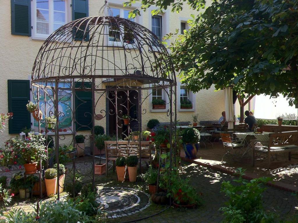 Gasthaus Schwanen & Villa Pfarrhus Stuhlingen Exterior foto